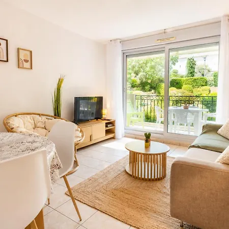 شقة Cozy 2-room With A Pool, 8 Min Away! *
