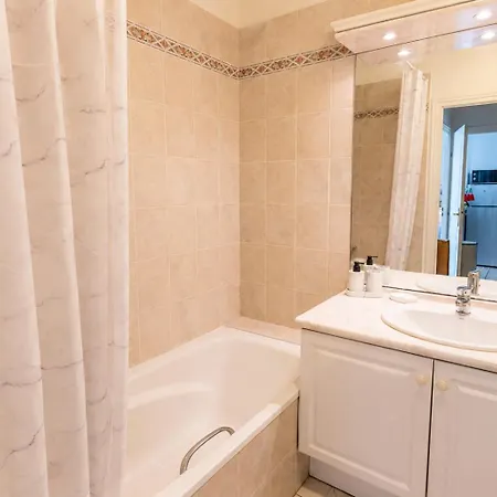 Cozy 2-room With A Pool, 8 Min Away! Fréjus