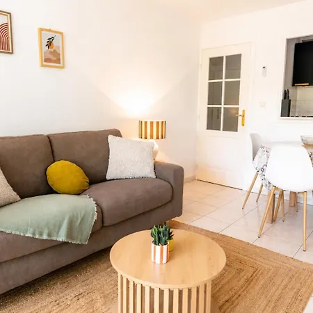 Cozy 2-room With A Pool, 8 Min Away! Appartement